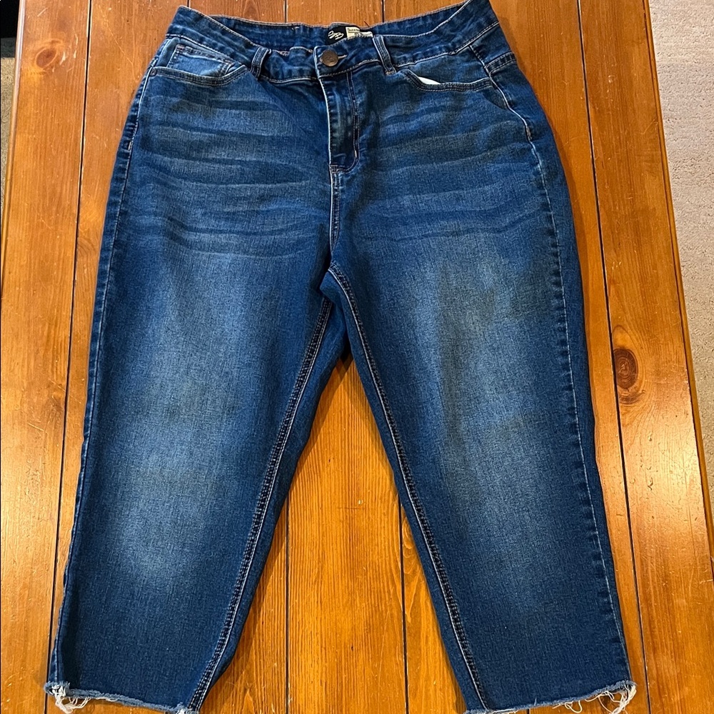Suzanne Betro Denim Raw Edge Capri Jeans Size 14 EUC